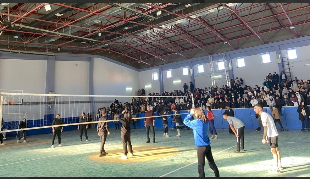 Reeal_04's tweet photo. Karne öncesi düzenlenen "Etkinlik Haftası" kapsamında okulumuzda bilgi yarışması, tiyatro ve voleybol etkinlikleri gerçekleştirildi. 
@hasan_kokrek @sendavut4848 @agrimem @dogubayazitmem https://t.co/GxAw61qiIG