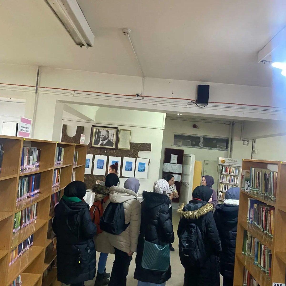 Kütahya Kız Anadolu İmam Hatip Lisesi öğretmeni ve öğrencilerine kütüphane tanıtımımızı gerçekleştirdik. Ziyaretleri için teşekkür ederiz. 😊📖
<a href="/ktbkygm/">KYGM</a> 
@kutahyailkulturturizm