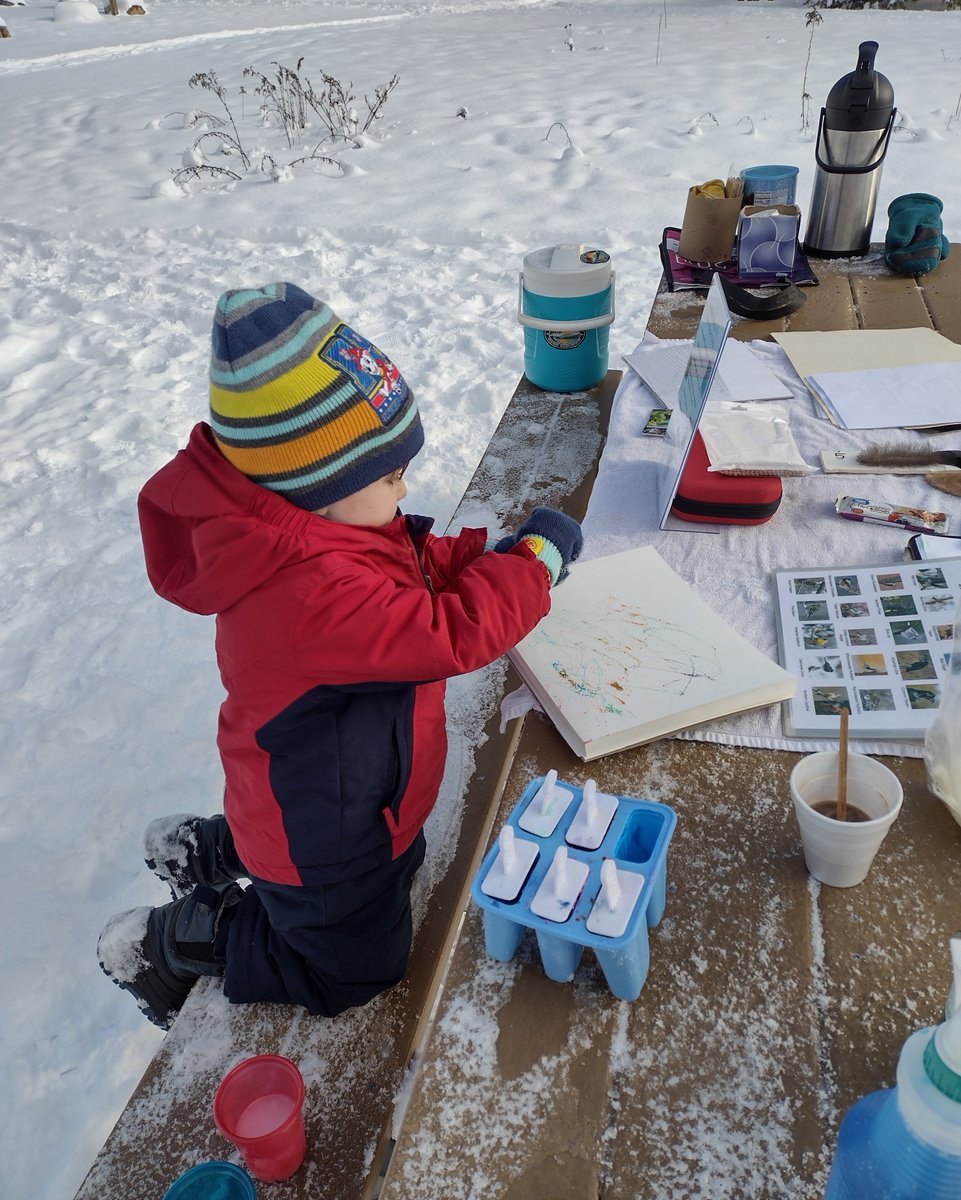 NewfoundRegion's tweet image. The snow is falling and some schools are out- looking for something to do this afternoon? We'll be freezing bubbles and painting snow 1-3pm at Nature Station! Prioritize your safety- you can find more info at NewfoundLake.org/events #exploreNewfound