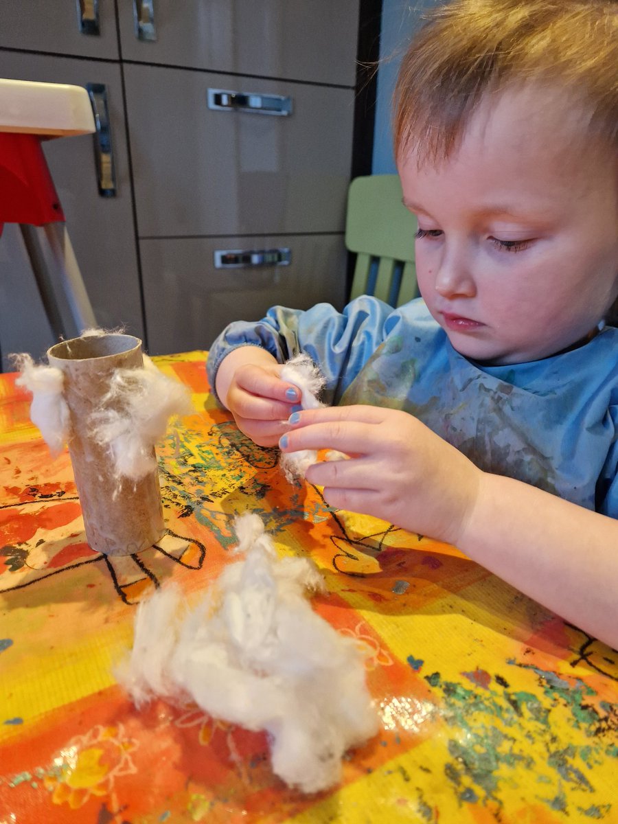 MurdinaB's tweet photo. Snowmen ready for the snow ❄️ 
Engaged &amp; bonded in creativity, visual perception   &amp; sensory textures. 
@CareInspect @ClacksELC @ScotChildmind @ScotGovEdu 
M.A.M.ChildmindingService https://t.co/bbGKs31UXF