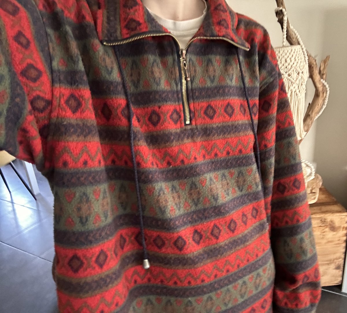 shihocals's tweet photo. opinions on the sweater https://t.co/zVukfrahtM