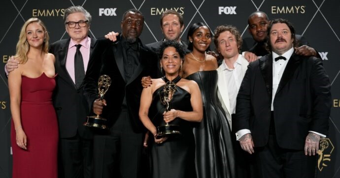 Curiosity_Movie's tweet photo. I #vincitori  degli #Emmy  #2024 scoprili al seguente link: https://t.co/pMtSrNuV1j
 #serietv  #film  #TheBear #Succession #Beef #KieranCulkin #sarahsnook #EbonMossBachrach #AyoEdebiri #matthewmacfadyen #JenniferCoolidge #JeremyAllenWhite #StevenYeun #AliWong  #EltonJohn https://t.co/Pv18PML0hj
