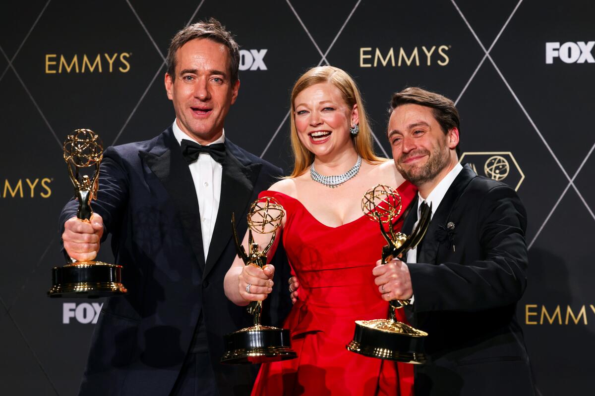 lportaceli's tweet image. #Emmys predecibles y justos. Los Roy merecían final feliz  #Succession #TheBear #Beef