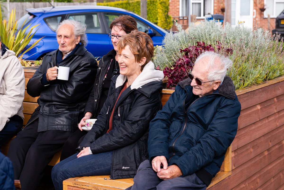 Friendly_Bench's tweet photo. From reducing loneliness to building social connections, The Friendly Bench is reshaping community spaces. Read more: https://t.co/IPGIdzxoDl #TheFriendlyBench #TheFriendlyBenchNetwork #CommunityBuilding  #EndLoneliness https://t.co/GcQT5HPIhM