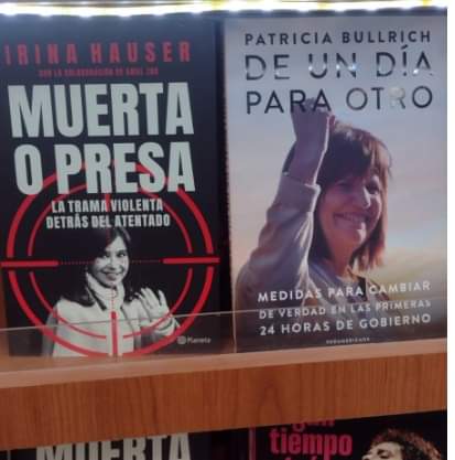 Me gustaría conocer al "repositor" que acomoda los LIBROS en las góndolas de Wallmart. Lo vengo siguiendo, Un Gran analista de la realidad y un editorialista comprometido.📚📖