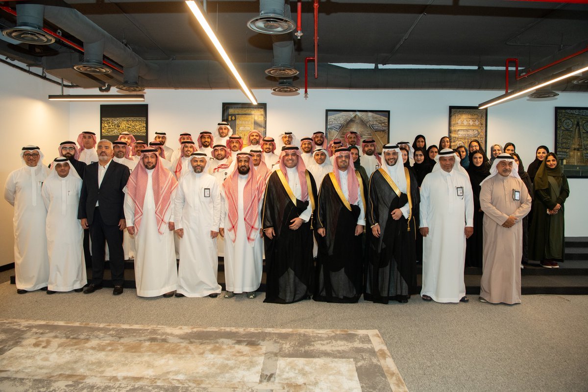 makkahregion's tweet photo. نائب أمير منطقة مكة
الأمير #سعود_بن_مشعل
يشهد توقيع اتفاقية التسجيل العيني للعقار 
بين الهيئة الملكية لمدينة مكة المكرمة والمشاعر المقدسة والهيئة العامة للعقار وأمانة العاصمة المقدسة، وإعلان بدء أعمال "السجل العقاري" في المنطقة
..تهدف إلى:
•تحقيق التكامل الرقمي لبيانات الخريطة العقارية
•زيادة موثوقية التملك
•تعزيز دقة المعلومات عن العقار في مكة
•حفظ حقوق المتعاملين في القطاع العقاري
•تعزيز الجاذبية الاستثمارية