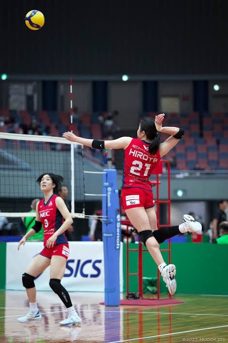 yuta_hashimo's tweet photo. 🏐NECレッドロケッツ🚀の廣田あい 選手
リーグ戦最中の忙しい中、インソール作成に来てくださいました。
これからも益々の活躍を期待して、クリニック共々応援しています🙌

#necレッドロケッツ 
#廣田あい
#増本整形外科クリニック 
#スポーツインソール 
#全てはパフォーマンスアップのために https://t.co/z0x6uJGT5E