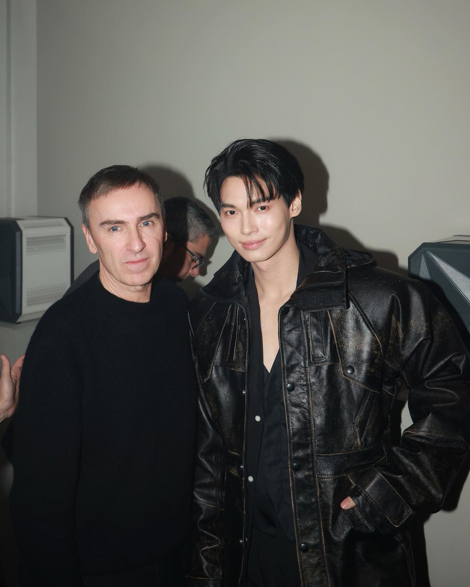 __opywpy__'s tweet photo. cr. jjj_anuary

WIN BA PRADA MFW24 
#PradaFW24 #Prada 
#PradaFW24xWIN 
#winmetawin https://t.co/QQt04jHLEe