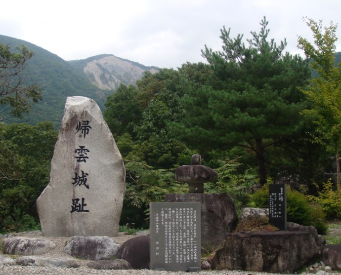 fudosanking_'s tweet photo. 1586年(天正13年)1月18日,中部地方震源,推定M8.6の巨大地震が発生 #天正地震 
震源は岐阜県の内陸部,伊勢湾など諸説
本州内陸部発生なら明治24年10月28日の濃尾地震(M8.0)を上回る国内最大の内陸地震。
死者数などは不明だが,中部・近畿地方を中心に被害が大きく,白川郷城下が完全に埋没したと伝わる https://t.co/JV5X4HQvgr
