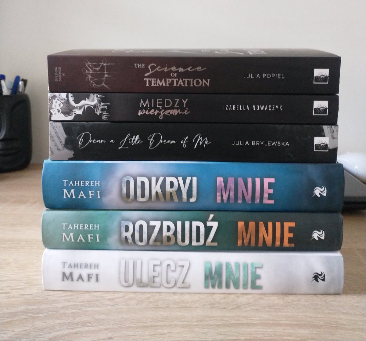 ilbook_s's tweet photo. szybki bookhoul🤓 jak oceniacie mój zakup??
#twitteroweksiążkary #tsot #międzywierszamiIN #DALDOM #shatterme https://t.co/cRpkvKKkkX