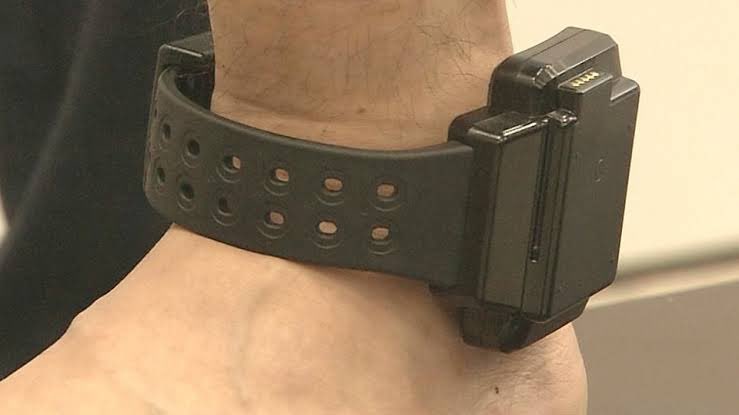 MODEROBE EMI tweet media