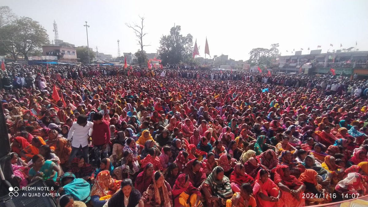cpimlliberation's tweet image. Victory to people&apos;s struggles! All for defending the radical legacy of India&apos;s freedom movement and the constitutional foundation of India&apos;s democracy! Jharkhand pays tribute to Comrade Mahendra Singh on his 19th martyrdom anniversary, pledges to defeat the fascist Modi regime.