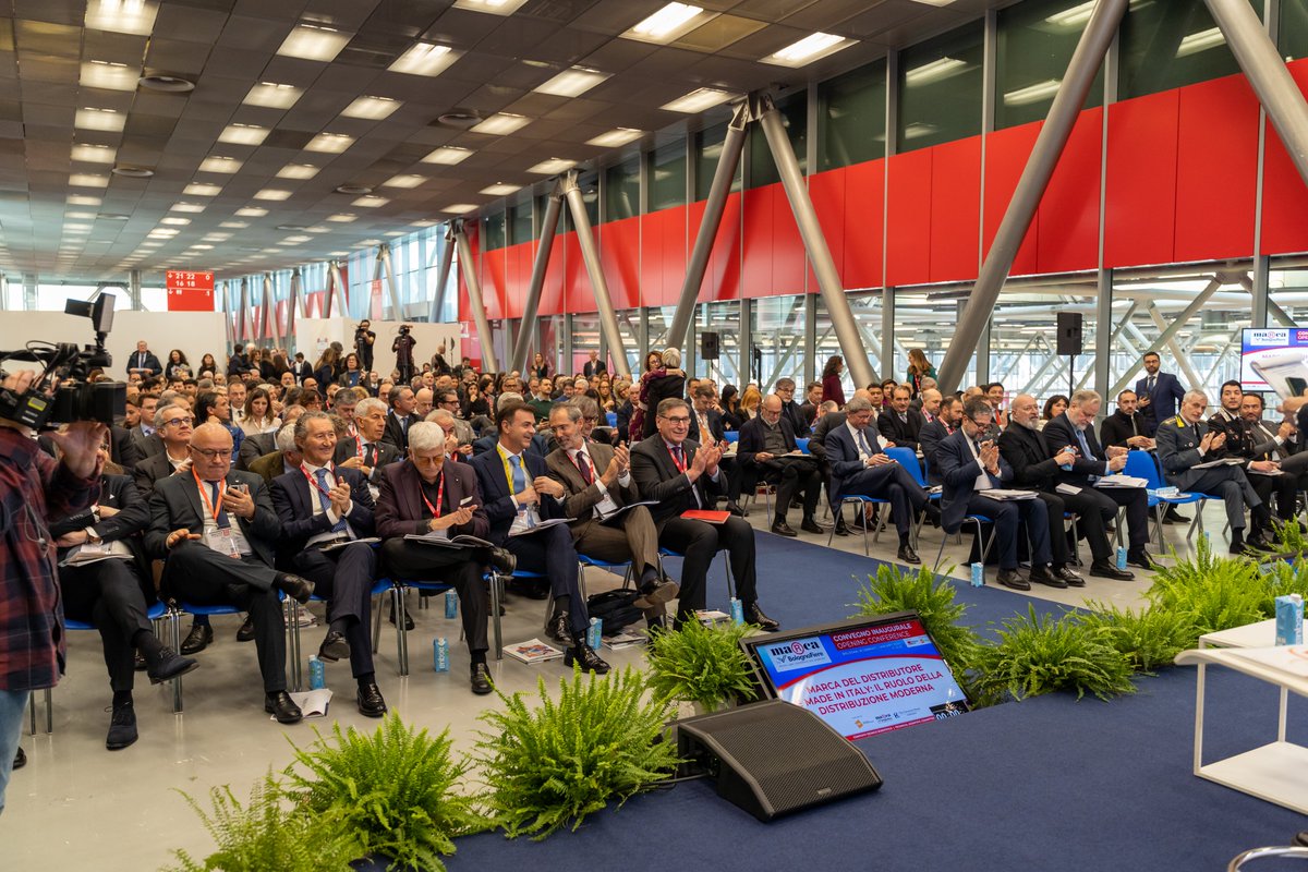 BolognaFiere's tweet photo. Con il Convegno Inaugurale dedicato al 𝐏𝐨𝐬𝐢𝐭𝐢𝐨𝐧 𝐏𝐚𝐩𝐞𝐫 𝟐𝟎𝟐𝟒 si alza il sipario su @MarcaByBF, 20° edizione, in programma martedì 16 e mercoledì 17 gennaio 2024 nel quartiere fieristico di Bologna.
Rivivi gli interventi istituzionali 👉 https://t.co/etcX5pyeVW https://t.co/uPs10HDtso
