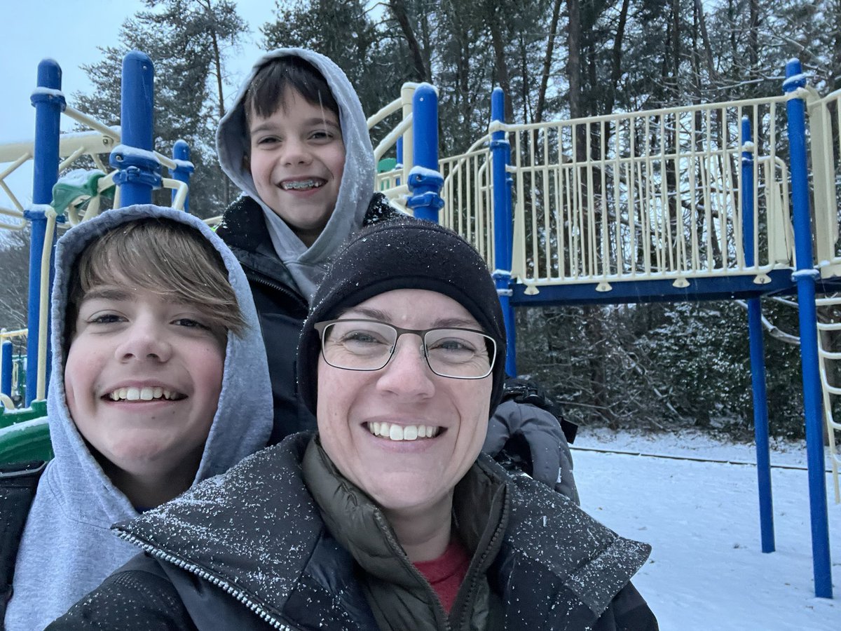 Who doesn’t love a good snow day!  Thank you to everyone working to make the best decisions possible to keep everyone safe! Stay warm today! <a href="/SolleyAACPS/">SolleyAACPS</a> <a href="/ommsaacps/">Old Mill Middle South</a> <a href="/AACountySchools/">AACPS</a>