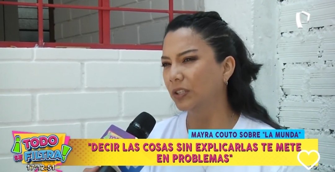 FaranPeruana's tweet photo. 🔥VOLVIÓ LA MUNDA��

La Actriz Mayra Couto volvió a salir a la farándula para explicar en resumen que es una Socialista imcompredida y que le gustaría volver a AFHS pero sin Andrés Wiese, eso fue lo unico que entendi por que sigue hablando y ella misma se enreda en sus teorías. https://t.co/GoqXqFQiLg