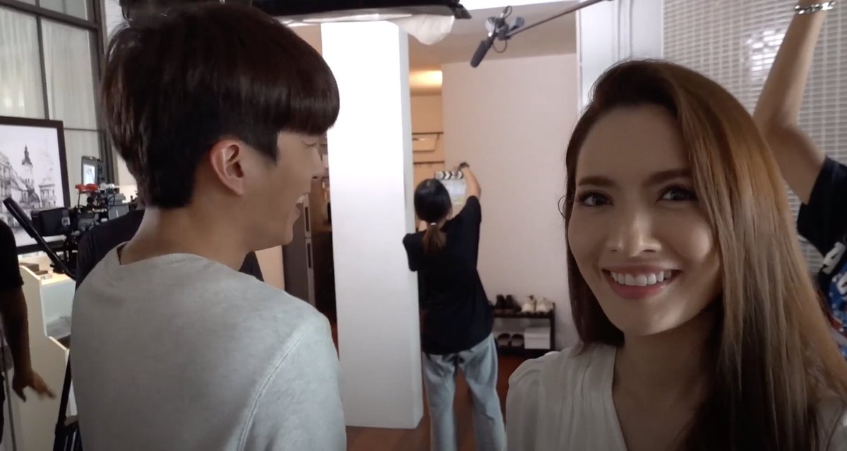 FindYourselfTH's tweet photo. ยิ้มเก่งทั้งเบื้องหน้าเบื้องหลัง😆 #FindYourselfTHep8
@cnonkul @Earth_Pirapat @emmapanitsara https://t.co/mqQ17FjKrR