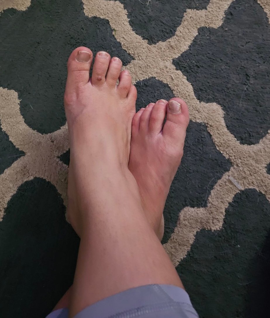 DisneyDelight13's tweet photo. Anyone wanna massage me, hands, mouth, tongue maybe start with oil, then add your own lubricants? Follow me at https://t.co/pzwQNS8uHn  #footfetish #highheels #feet #pantyhose #hose #specialrequeststaken #sendmewhatyouwant https://t.co/4Ov636dw49