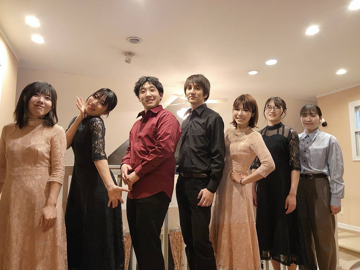 soundreamusic's tweet photo. みんなで揃って

#soundream #サウンドリーム
#もか #saki #ポポ
#にしうらひろたか #代表 #momo
#しほ #まな
#みんなで揃ってハイ��ーズ📸

https://t.co/7kSKBIL0sp https://t.co/daH1VCPKhu