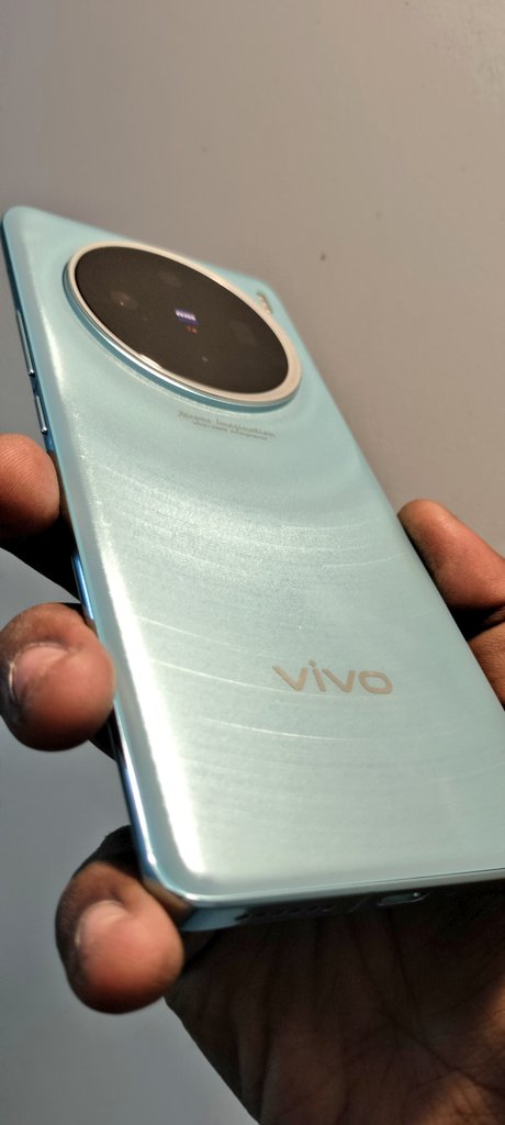 EMPEROR63106521's tweet image. The New Beast Is Here 
📣 VIVO X100 🚨
@Vivo_India
#VivoX100Launch #CaptureTheFuture #InnovateWithVivo #X100Experience #NextGenVivo #FlagshipExplorer #RevolutionaryTech #BeyondBoundaries #VivoInnovation #X100Unveil