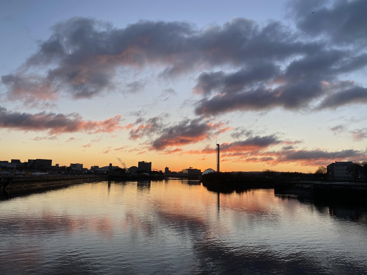 Thanks to Hames Bono for sharing these stunning photos taken on a cold January morning at Riverside. BRRRRR!🥶