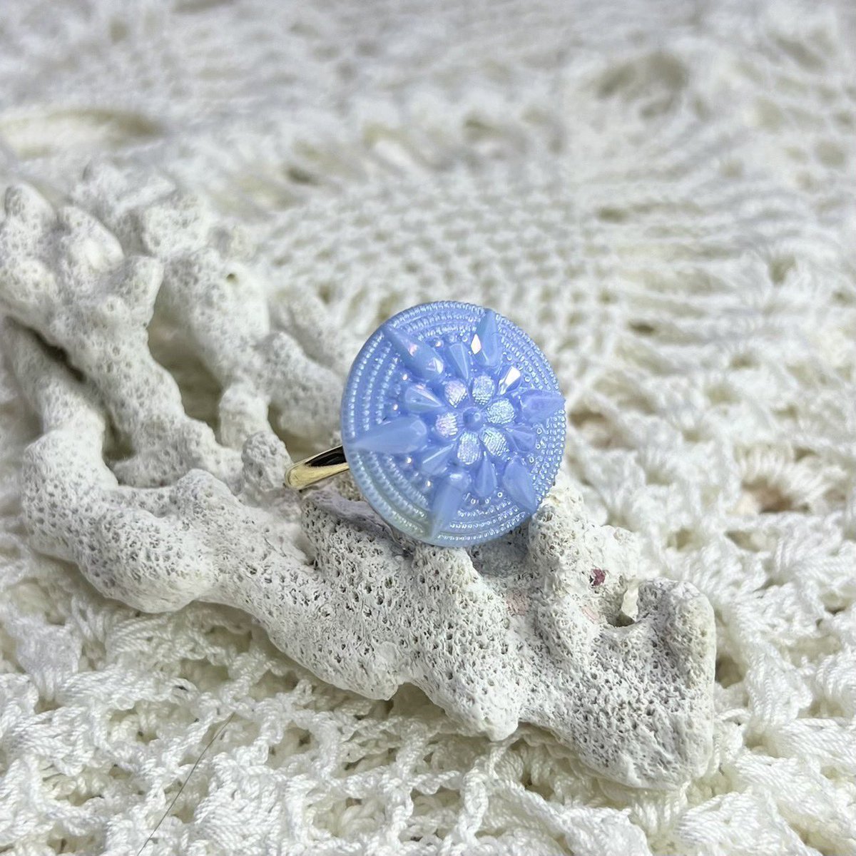 throbox_0601's tweet photo. 💎Remake vintage ring💎

ヴィンテージのチェコガラスボタンを
リメイクリングにしました。
2,500yen +送料

online store掲載中。
Instagramでの通販対応も承っております！
ご質問・購入希望・商品詳細など
お気軽にDMにてお問合せ下さいませ。 https://t.co/0XGn1TcT7j