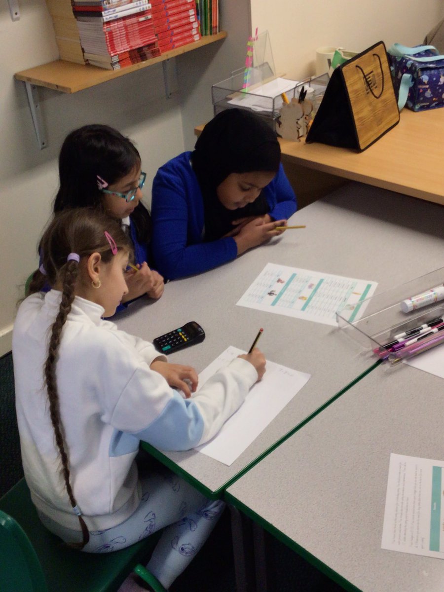 Rowlatts_TMET's tweet photo. Year 4 are planning a party to improve their understanding of finance and budgeting #RMPAPSHE #PartyPlanningCommittee #Budgeting https://t.co/vVr2YljsTC