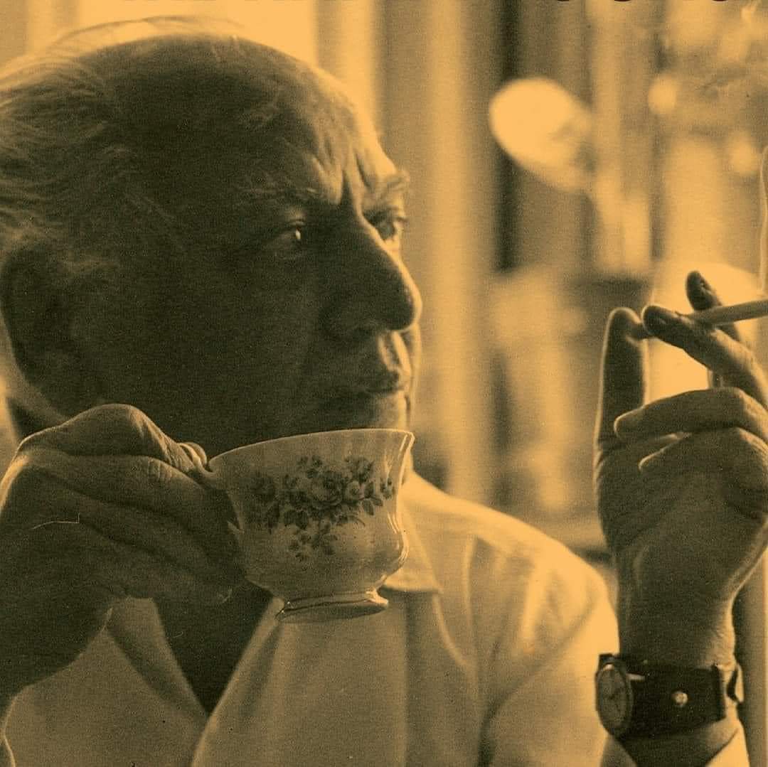 تُجھ کو دیکھا ، تو سیر چشم ہُوئے
تُجھ  کو  چَاہا ، تو  اور  چَاہ نہ کی

فیض احمّد فیضؔ