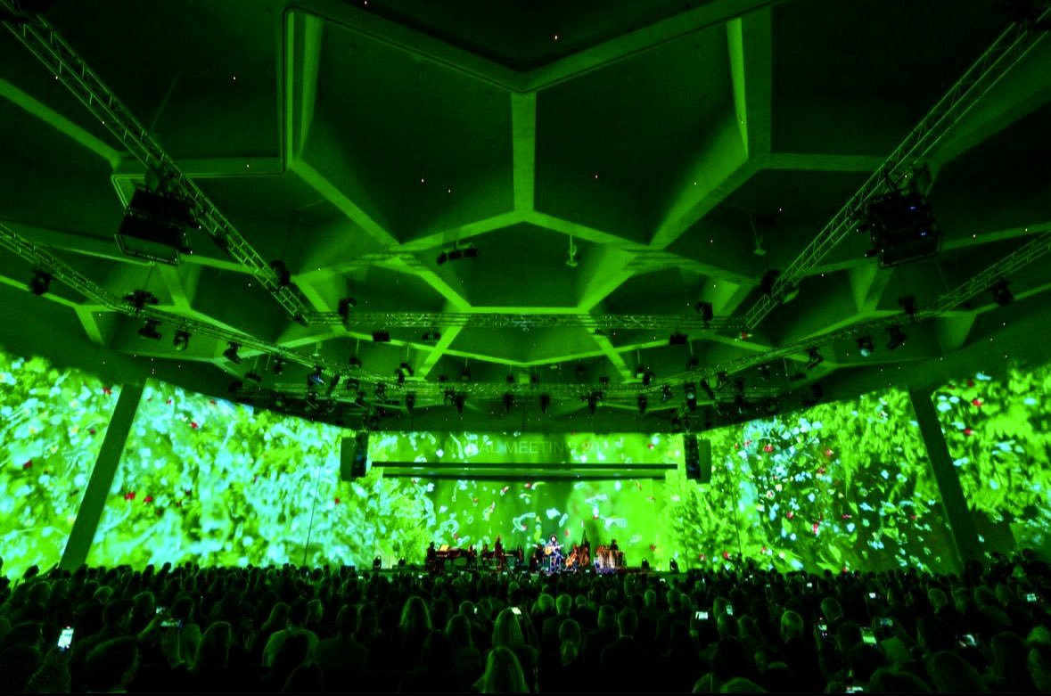 Refik Anadol tweet media