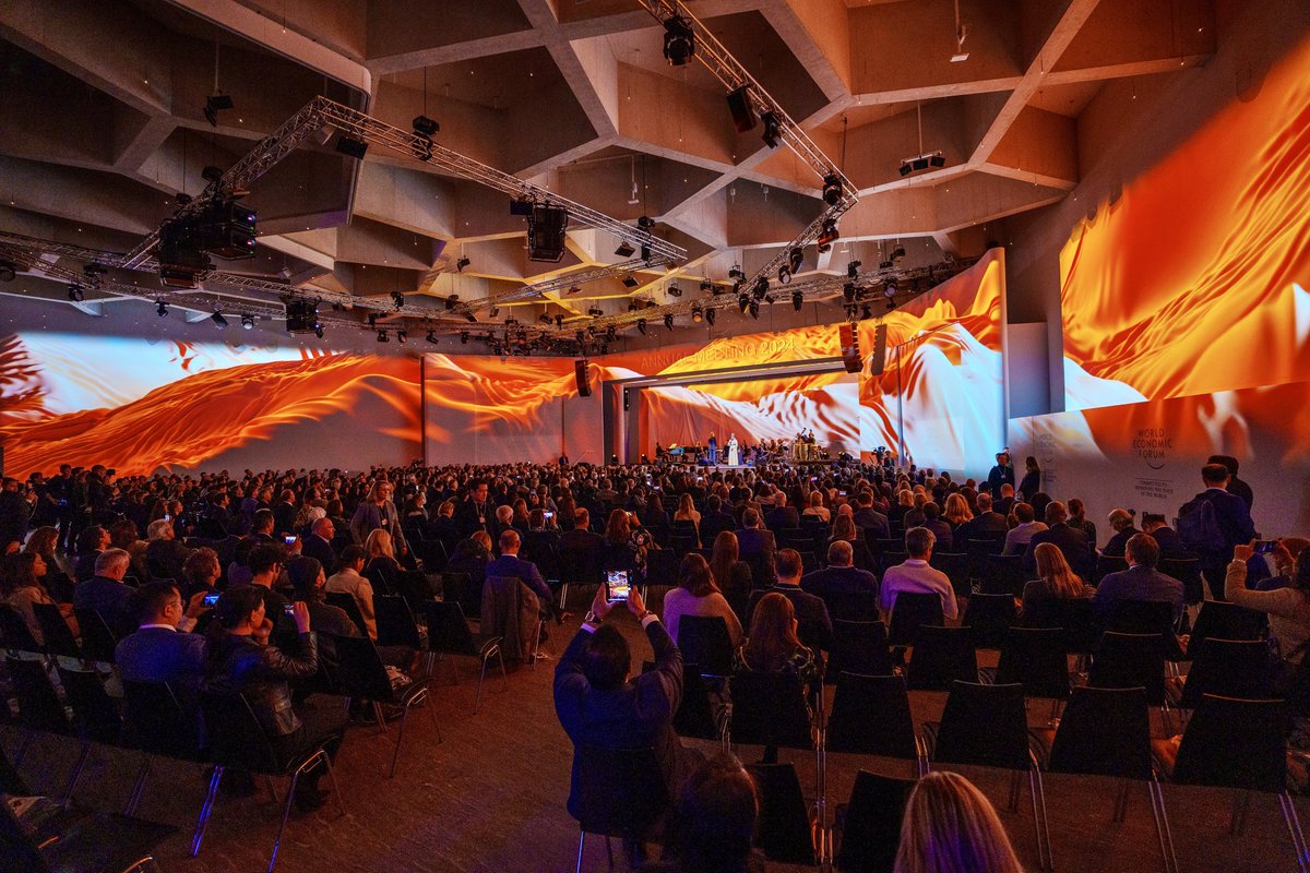 Refik Anadol tweet media