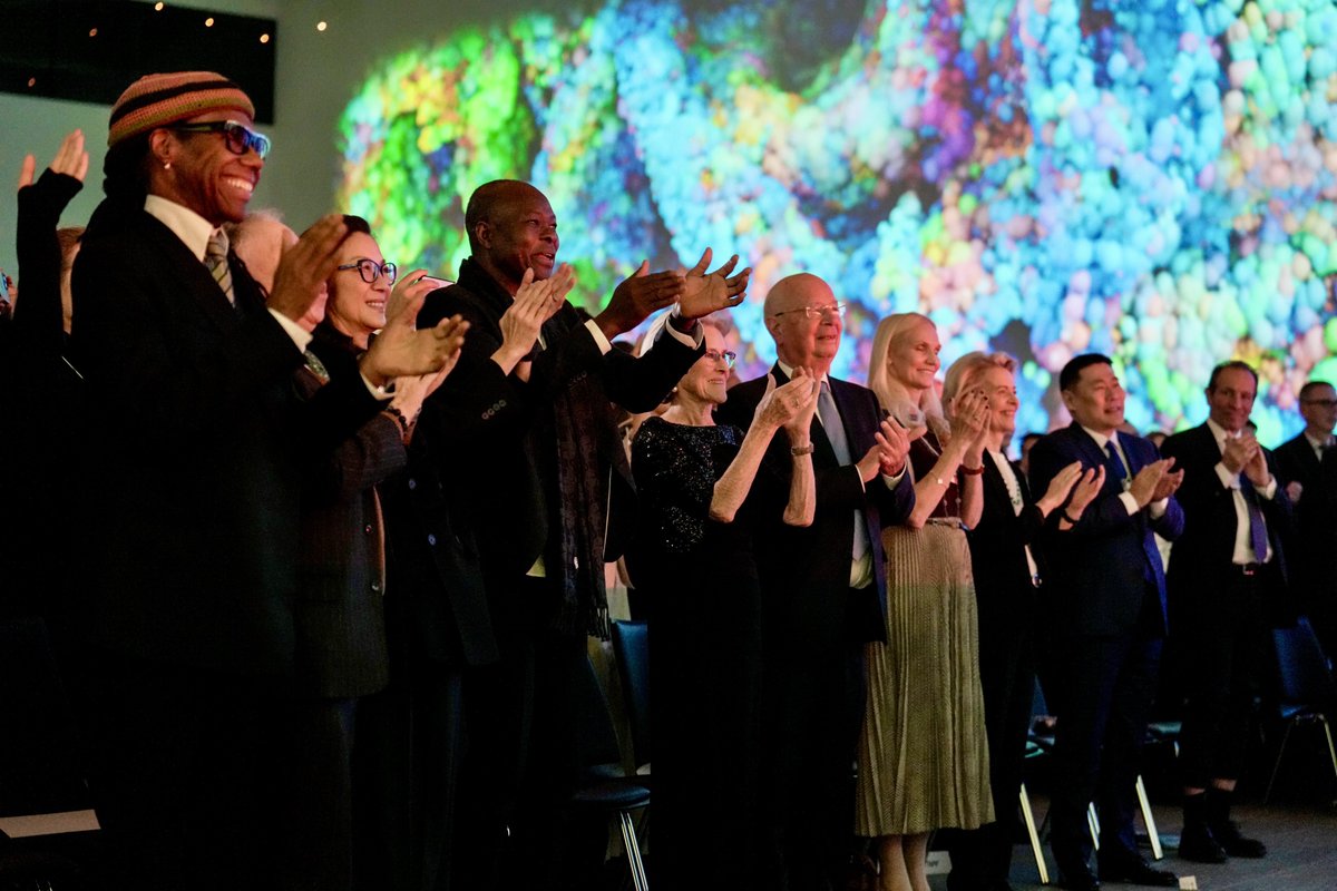 Refik Anadol tweet media