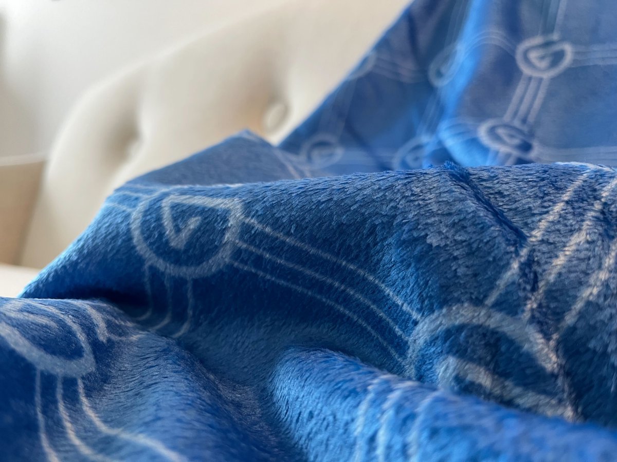 elgatoFRA's tweet photo. Il fait froid dehors 🥶 installez vous confortablement avec notre plaid Elgato !

On vous l'offre, pour participer :   

- RT +💙
- Follow @elgatoFRA
- Dites nous pourquoi vous devriez gagner. 📷 

TAS le 22.01. ⏰ https://t.co/JdJMI1fyJ2