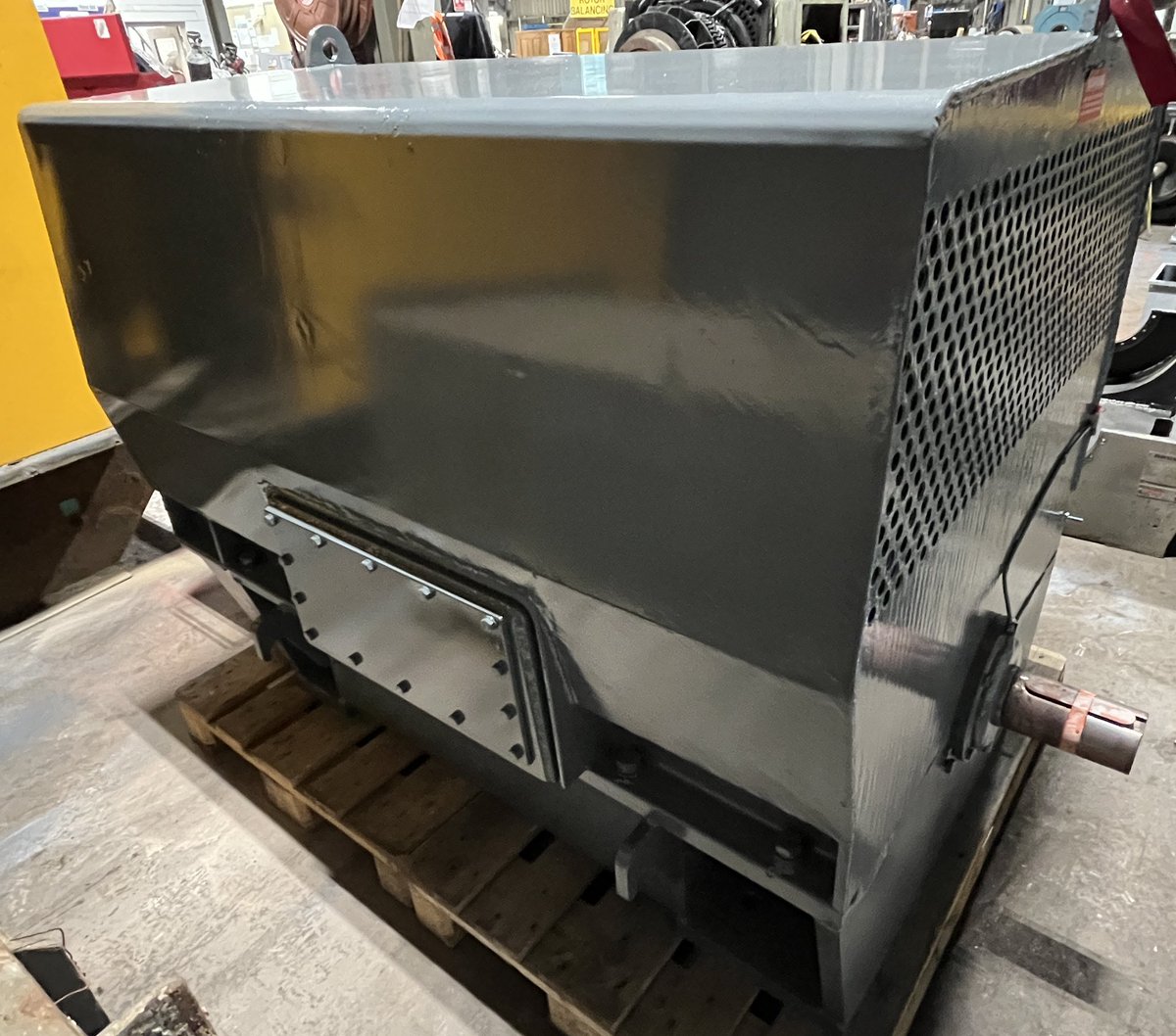 ParkGateLtd's tweet image. Brush 300kw 6 pole slip-ring motor ready to go to our customer. #electricmotors #slipring #caca