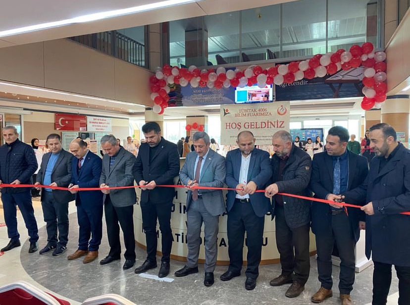 SehitKiz's tweet photo. Bugün Tübitak 4006 Bilim Fuarımızın açılışına teşrif ederek, tek tek tüm projeleri gezerek öğrencilerimizden bilgi alan İlçe Milli Eğitim Müdürümüz Sayın Hüseyin Erdoğan'a, İlçe Milli Eğt. Şube Müdürü Dursun Adar'a, Okul Müdürlerimize, Ak Parti İlçe Başkanı Kenan Kelle ve yönetim https://t.co/yKDtEEFAn8