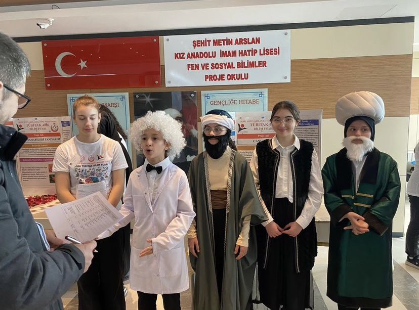 SehitKiz's tweet photo. Bugün Tübitak 4006 Bilim Fuarımızın açılışına teşrif ederek, tek tek tüm projeleri gezerek öğrencilerimizden bilgi alan İlçe Milli Eğitim Müdürümüz Sayın Hüseyin Erdoğan'a, İlçe Milli Eğt. Şube Müdürü Dursun Adar'a, Okul Müdürlerimize, Ak Parti İlçe Başkanı Kenan Kelle ve yönetim https://t.co/yKDtEEFAn8