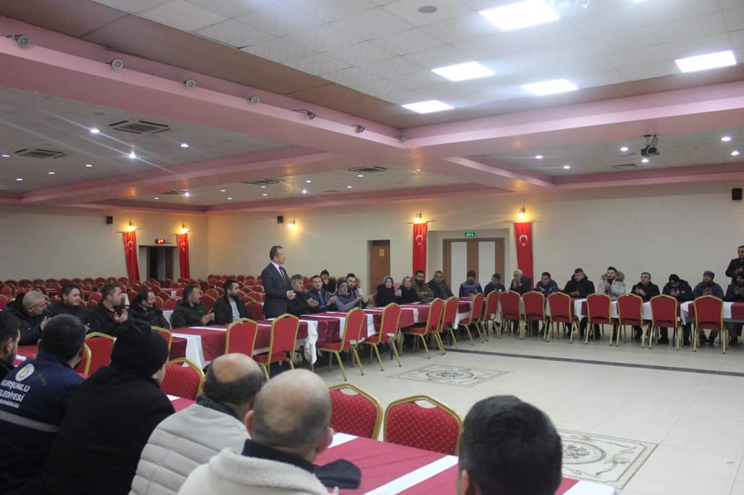 Belediyemizde çalışan işçilerimizin maaşlarını en düşük 26.000 TL yaptık. Çalışan emekçilerimize hayırlı olsun.