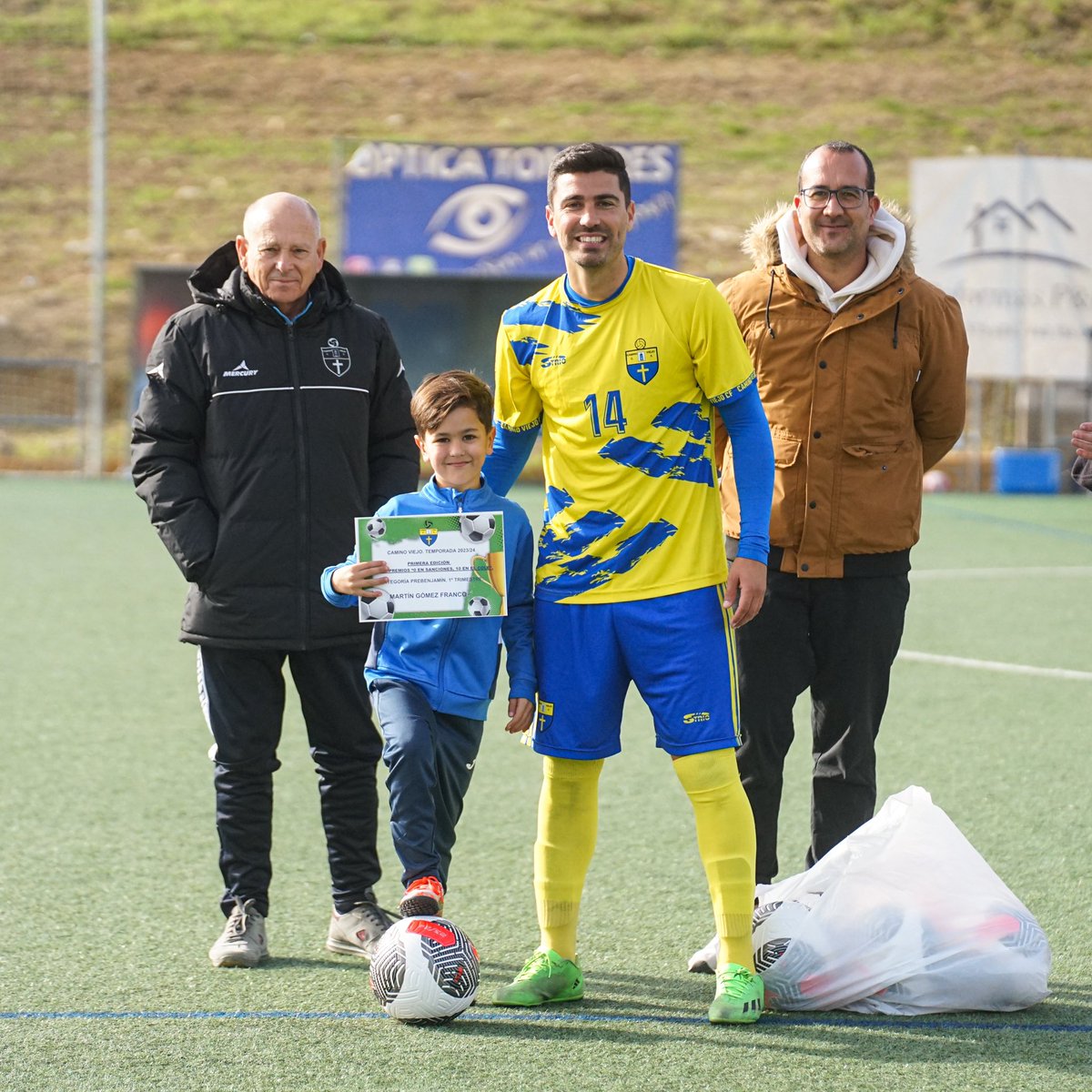 caminoviejo_cf's tweet photo. 📖 El pasado domingo durante el descanso del partido que nos enfrentó al CMD San Juan, se produjo la entrega de premios  “0 sanciones, 10 en el cole”.

👏🏼 ¡Enhorabuena a los premiados!

#CaminoViejo #MasQueUnClubUnaFamilia https://t.co/1YmCiIK5Zi