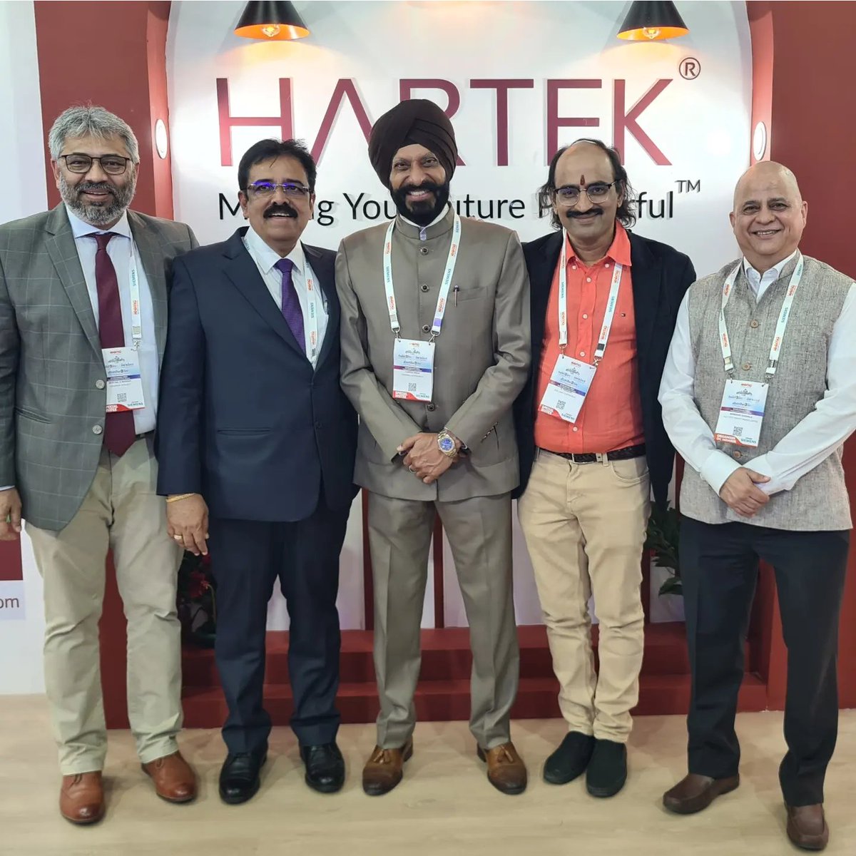 hartekgroup's tweet image. Hartek Group takes center stage as our stall is inaugurated by the esteemed CEO and Managing Director of @TataPower, Dr. Praveer Sinha. A momentous occasion as industry leaders converge to witness power distribution technologies.
 #HartekAtDistribuElec #DistribuElec #Mumbai