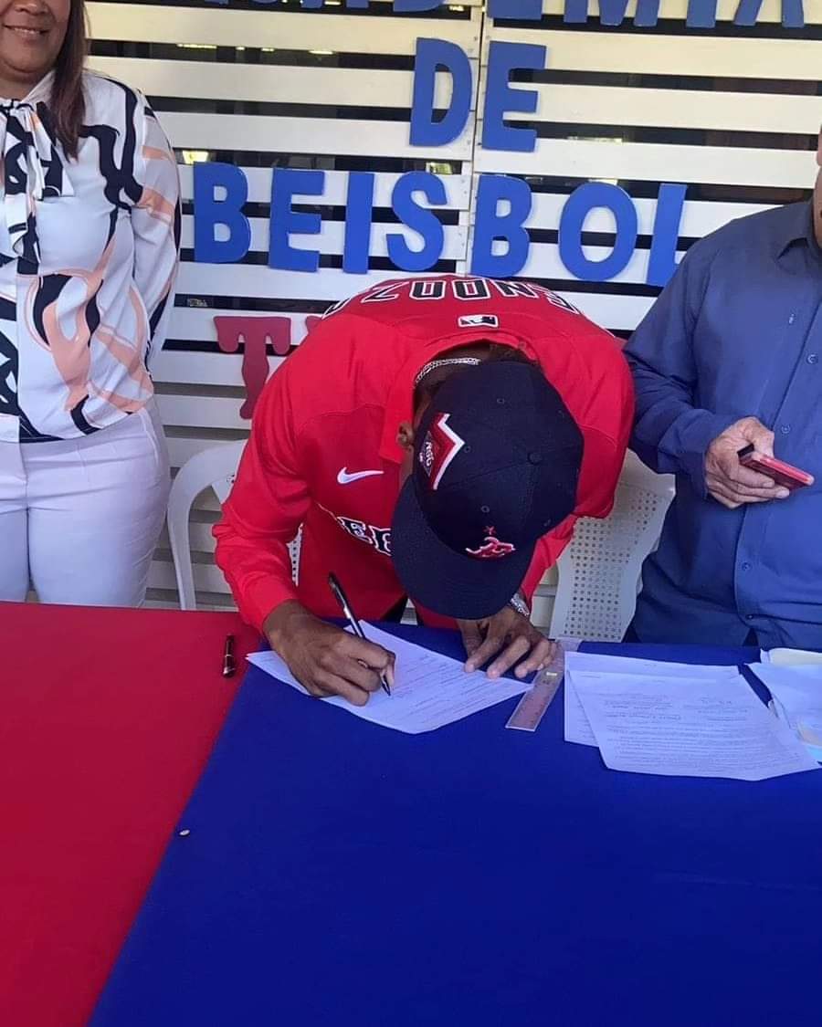 #Deportes|Este pasado lunes 15 de enero de 2024, se dio en la capital managua el acto donde firmaron para jugar en las ligas mayores de baseball tres jóvenes de Bluefields y Laguna de Perla.⚾

#Nicaragua
#ADiario