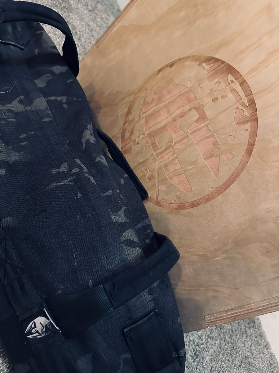 cjgent86's tweet image. It’s a box, burpee, “Boy howdy I’m questioning my life decisions” kind of day. 

I’ll be grateful later. Because #DisciplineEqualsFreedom 

#0445club #DEFreset