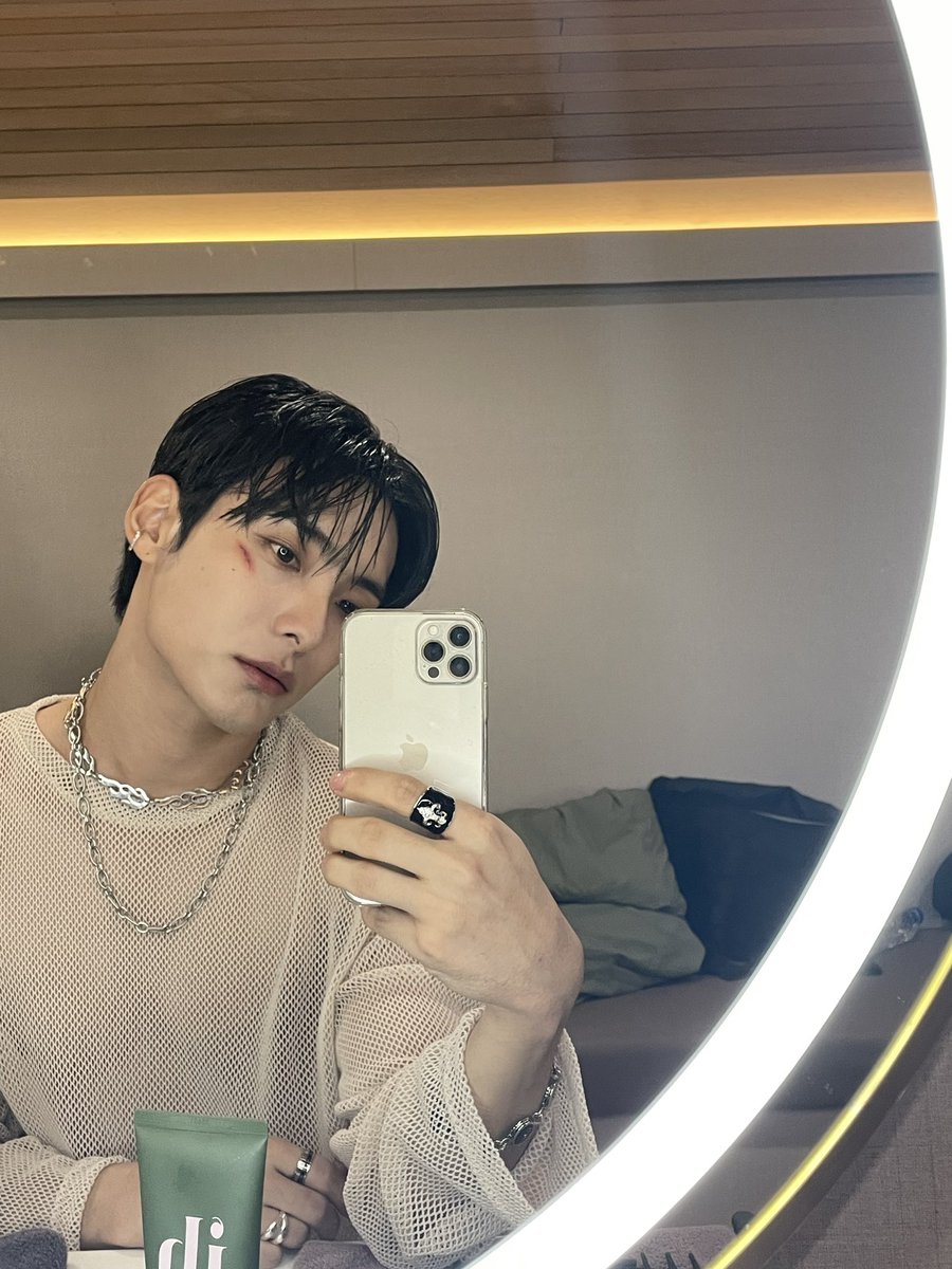 official_ACE7's tweet photo. [#에이스_박준희]
잘자요우리 초이들 🤍
#ACE #에이스 #박준희 https://t.co/sRUnveEw9s