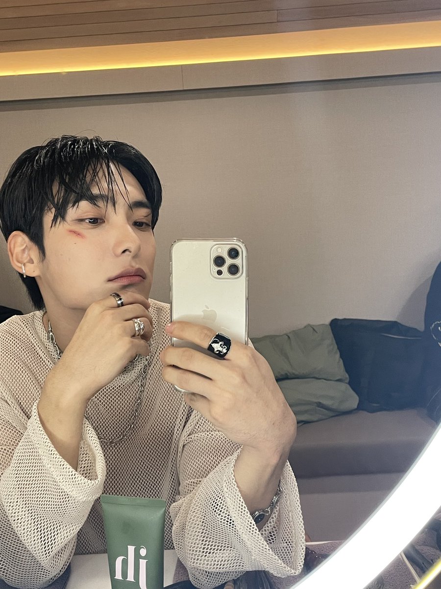 official_ACE7's tweet photo. [#에이스_박준희]
잘자요우리 초이들 🤍
#ACE #에이스 #박준희 https://t.co/sRUnveEw9s