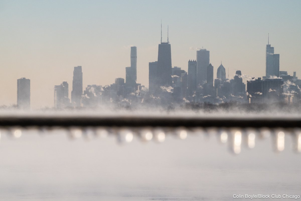 colinbphoto's tweet photo. Sunrise this morning was absolutely beautiful amid another day of subzero temperatures. Lake Michigan is still so steamy, as seen from Pratt Pier. #ILWX
1/16/24

Rogers Park, Chicago
#OnAssignment for @BlockClubCHI https://t.co/FpEF9C6t2E