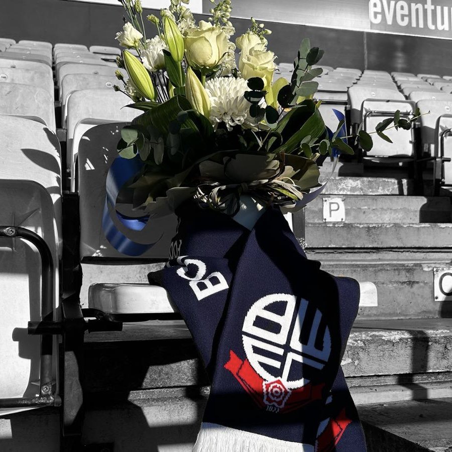 wearelutontown's tweet photo. Please join in with the minutes applause for Iain Purslow in the 71st minute. 

Iain, who was a season-ticket holder and lifelong fan of the Whites, was taken ill at Saturday’s home fixture against Cheltenham Town and tragically died later that afternoon.

#RIPIAIN 🧡🤍 https://t.co/vaf855IoMw