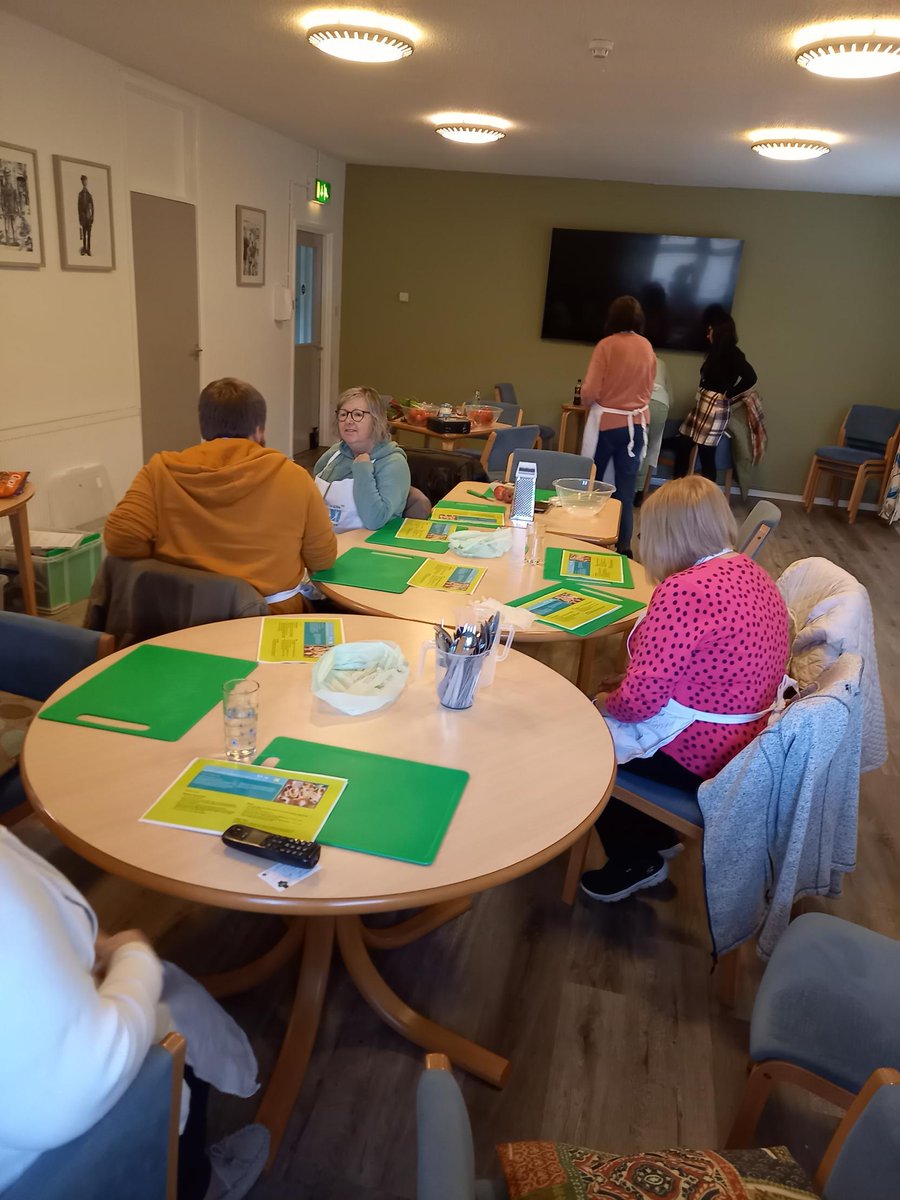 MerthyrVH's tweet photo. The New Year has got off to a great start as we've teamed up with @CTMUHBDietetics to cook up a storm! Members have been discussing how to create delicious meals on a budget, as well as learning all about nutrition and making healthy choices. #FoodWiseForLife #FoodWise https://t.co/kfBKUuApVN