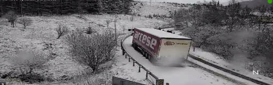 trafficscotland's tweet photo. NEW ❗⌚ 14:55

🛣 #A82 - Tyndrum

The carriageway is ⛔CLOSED⛔ in BOTH DIRECTIONS due to the adverse weather. 

Please avoid the area and #UseAltRoute 

@NWTrunkRoads https://t.co/w3uBnnssEO