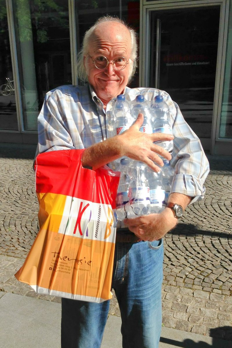 'Whaddaya mean I'm too late for the 'Waterboy' casting??? 🧐' (Munich, Germany, 2015.)