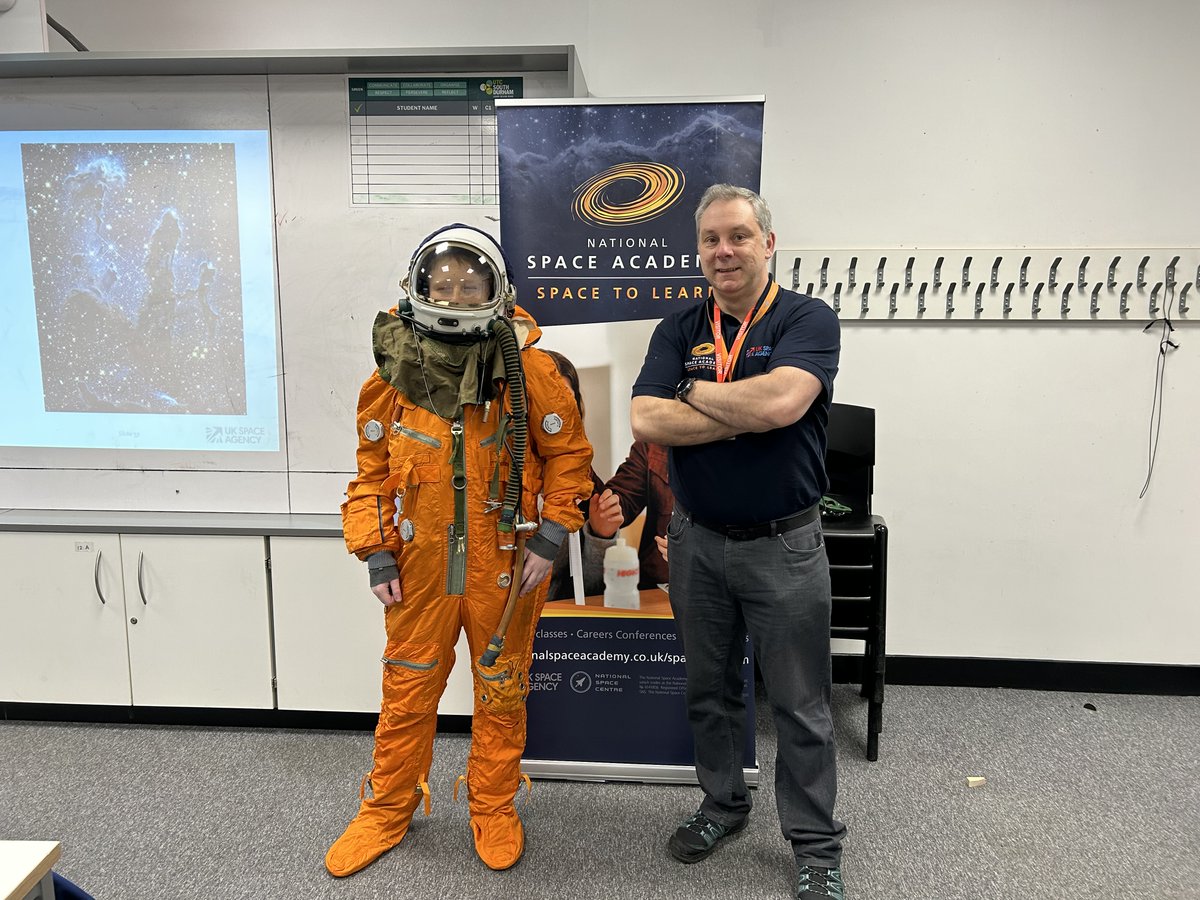 UTCSouthDurham's tweet photo. Science at UTC is out of this world ๐๐
GCSE students welcomed @UKSpaceacademy into their science lessons today to assist their learning of space and how satellites are used to inform life on earth.
#ThinkUTC #UTCSD #Careerandlifeready #Science https://t.co/TUAChUbxPy