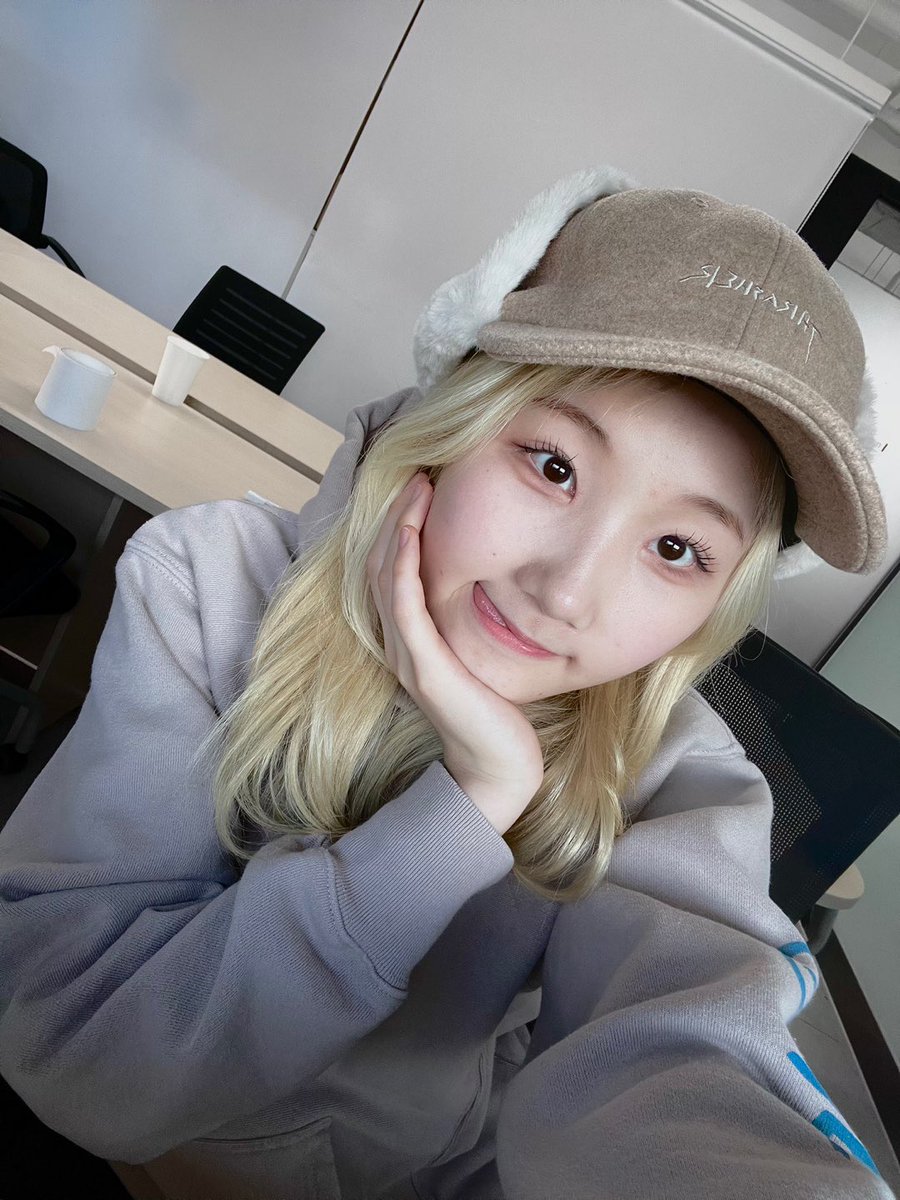 라피스 오늘은 어떤 하루였어요??☀️👭🏻
잘 때 오늘 좋았던일 생각하면서 자ᥫᩣ  ̖́-

Good work today lapis✏️ꔛෆ

#Lapillus #라필루스 #Shana #샤나