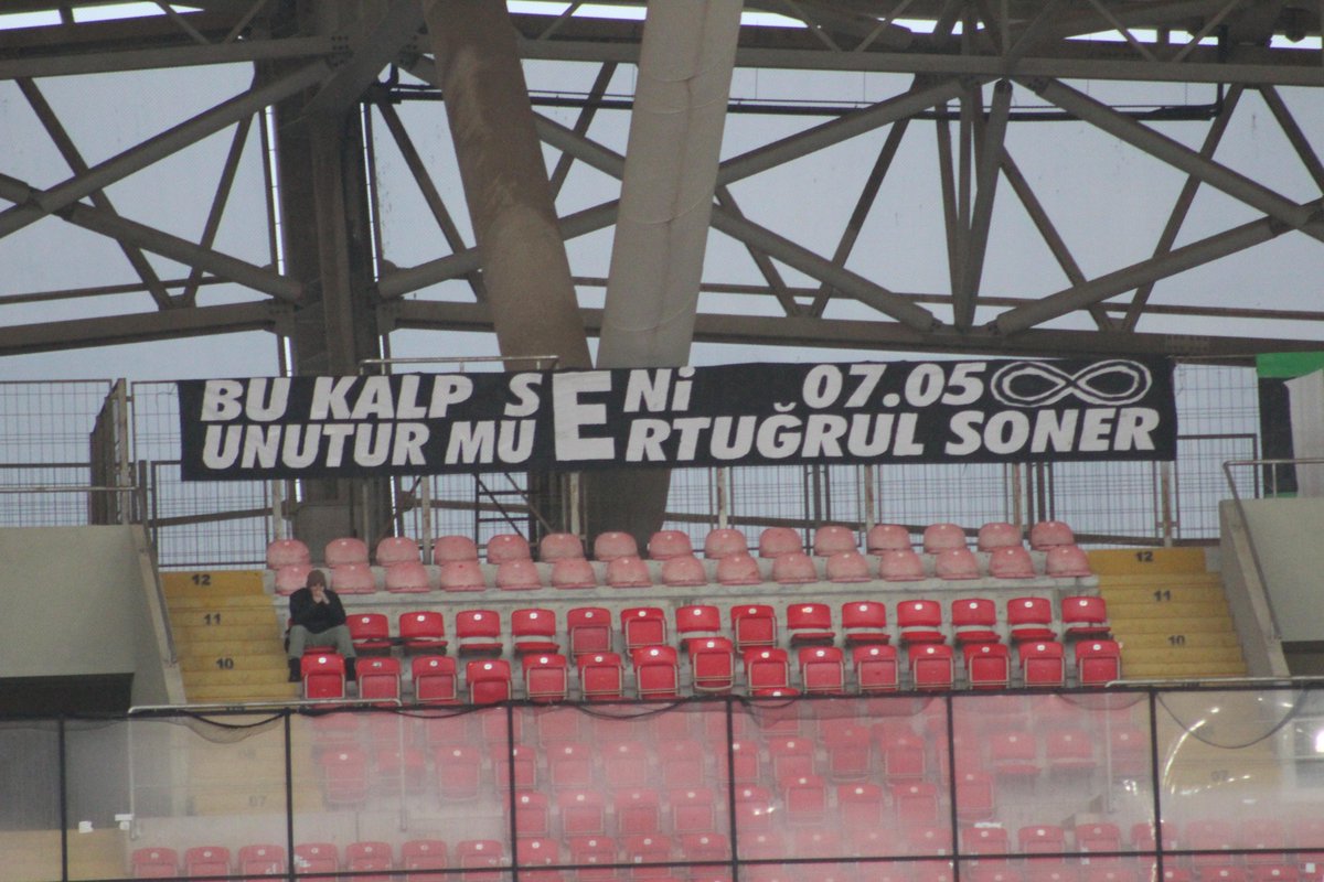 Sakaryaspor's tweet photo. 📸 Müsabakanın ilk yarısından kareler.
#HTYvSAK https://t.co/AM9TcNlYoc