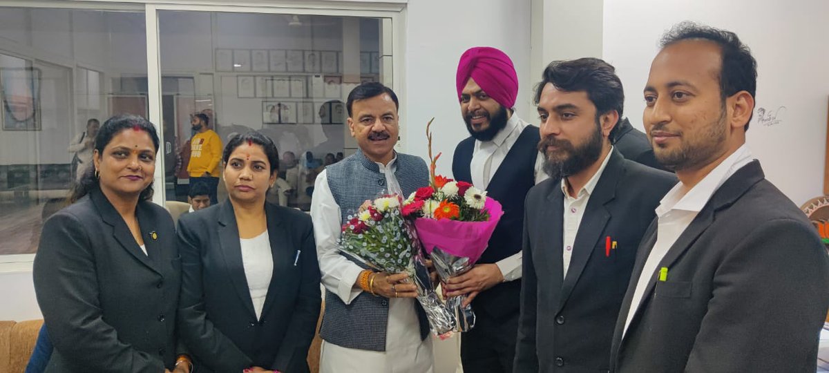udaypratapmp's tweet photo. आज भोपाल में जिला अभिभाषिक संघ भोपाल की नवगठित कार्यकारिणी के सदस्य श्री नरेन्द्र सालूजा, श्री अनुराग दुबे, श्रीमती विभा श्रीवास्तव समेत अन्य अधिवक्ताओं ने मुलाकात की।

इस दौरान नई कार्यकारणी के सभी सदस्यों को बधाई एवं शुभकामनाएं दीं। https://t.co/yafF6iAb1B